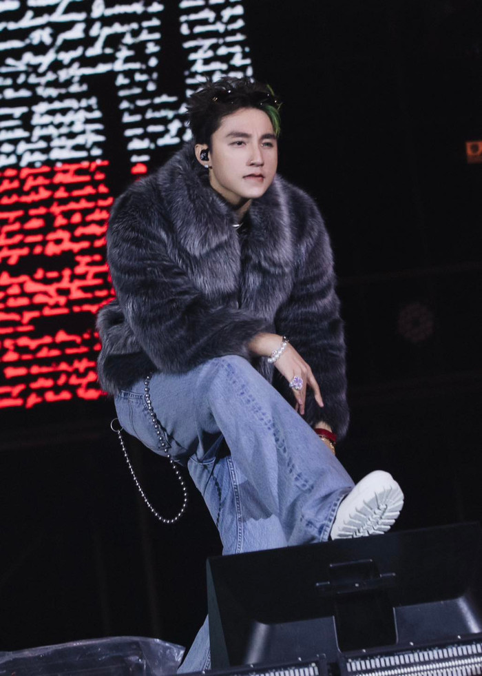 Cát xê cao nhất nhì Việt Nam, Sơn Tùng vẫn mua 'đồ chợ' để đi hát? Ảnh 2