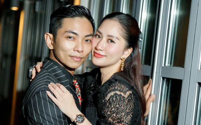 Khánh Thi 'đòi vàng' từ chồng khi kỷ niệm 2 năm ngày cưới, Phan Hiển phản ứng sao? Ảnh 2