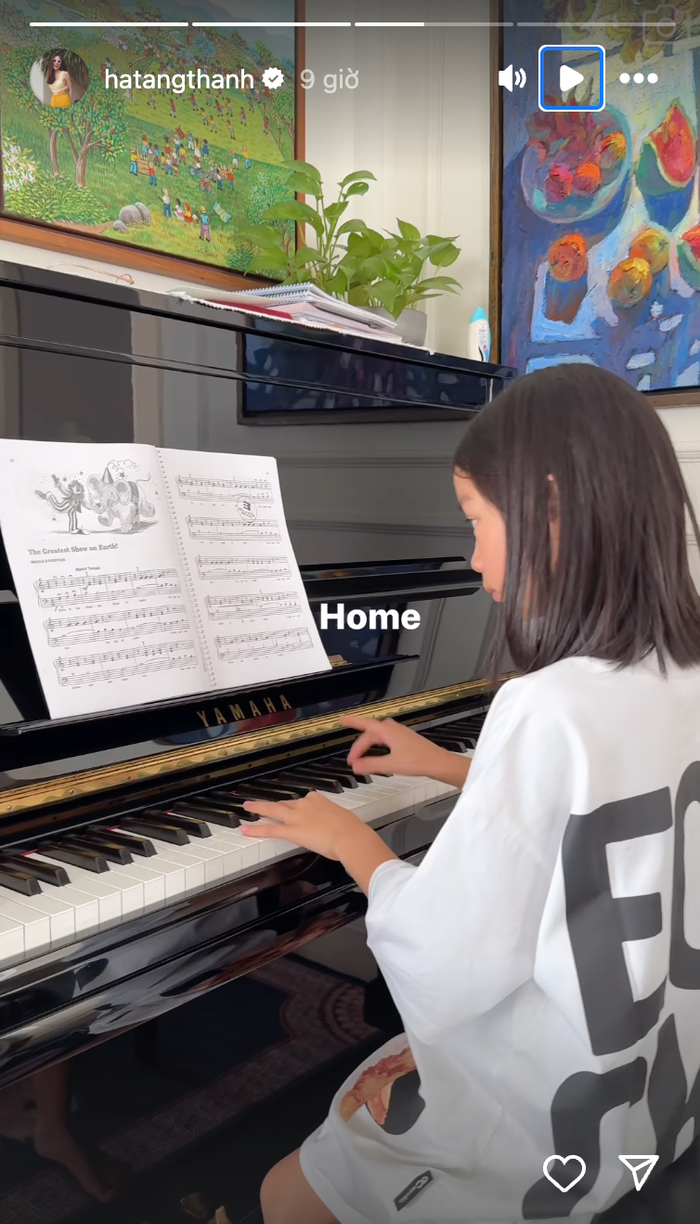 Tăng Thanh Hà chỉ khoe góc nghiêng của con gái Chloe trong video mới nhất trên tài khoản cá nhân. Ảnh: Chụp màn hình