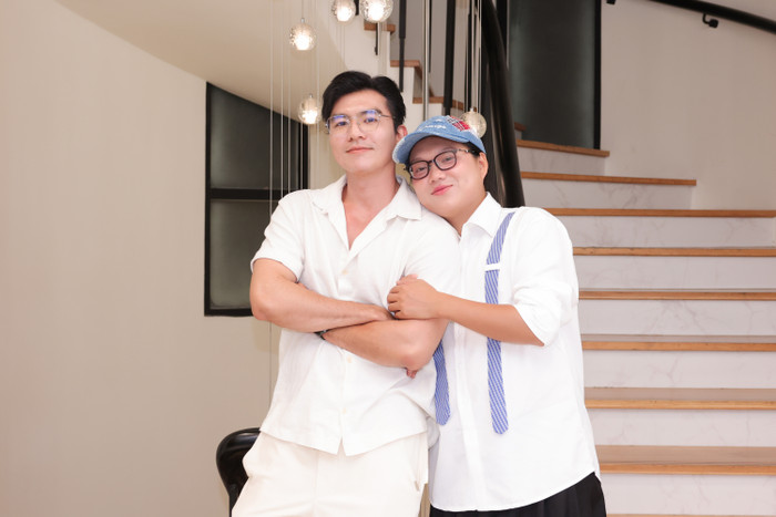 Mỹ nam lớn hơn 10 tuổi vừa công khai 'yêu đương' với Phạm Thoại là ai? Ảnh 2