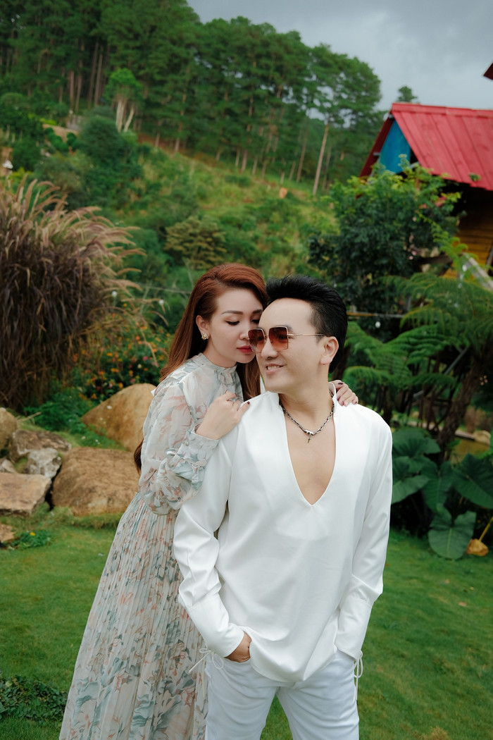 Nam ca sĩ hiện có hôn nhân hạnh phúc bên vợ sau 12 năm kết hôn.