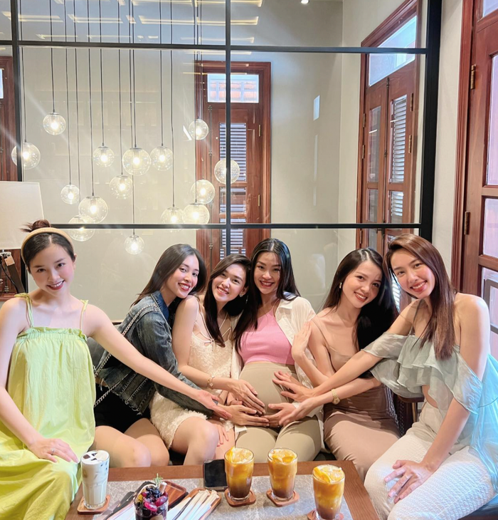 Hồi tháng 8/2024, hội bạn thân của Hoa hậu Thùy Tiên bất ngờ vướng nghi vấn nghỉ chơi.