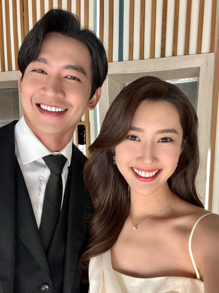 Cả hai thoải mái chia sẻ hình ảnh về nhau. Trên mạng xã hội, Võ Cảnh còn nhập hội 'chỉ follow mình em' khi nhấn theo dõi mỗi Thuý Ngân. 