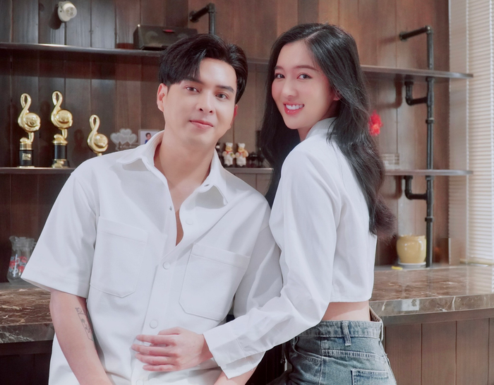 Hồ Quang Hiếu và vợ trẻ kém 17 tuổi Tuệ Như.