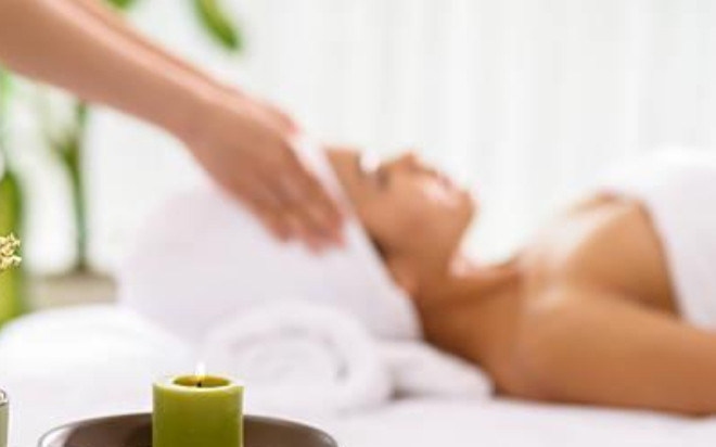 Đi mát xa, cô gái hốt hoảng phát hiện bị quay lén với người đàn ông lạ Ảnh 2