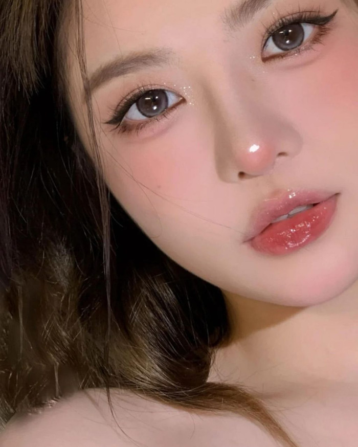 Nhiều người thuộc giới Beauty Blogger lăng xê trào lưu trang điểm bằng việc trộn kem nền và serum dưỡng da.