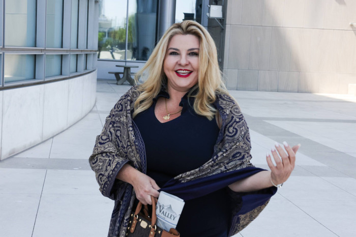 Cựu quan chức bị bắt vì tham ô tiền từ thiện để phẫu thuật thẩm mỹ.