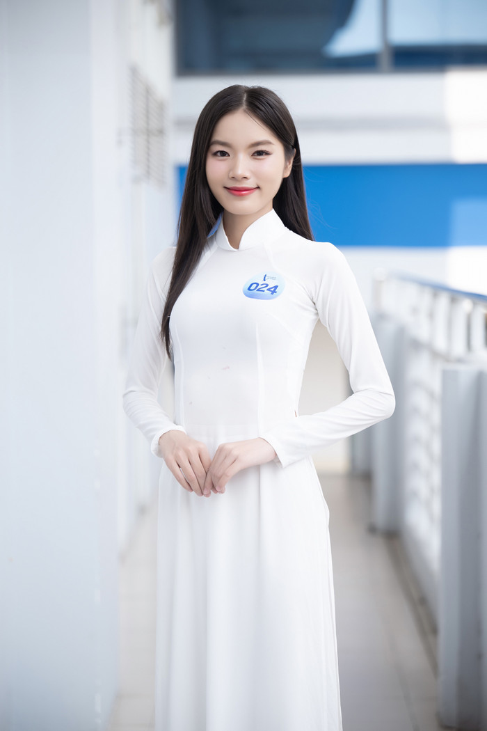 Nhan sắc thí sinh Nguyễn Thị Xuân Trà (SBD 024) được nhận xét mang nhiều nét tương đồng với Hoa hậu Nguyễn Cao Kỳ Duyên, cô là sinh viên của Đại học Mở Thành Phố Hồ Chí Minh có nhiều thành tích xuất sắc, đạt những giải thưởng cao trong học tập.