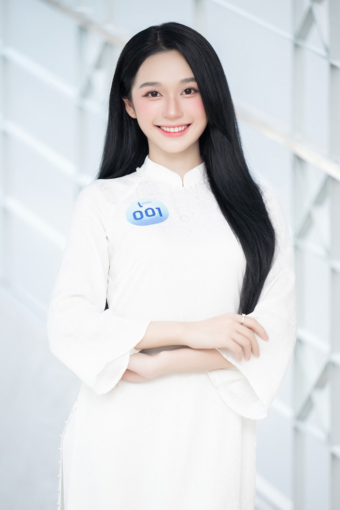 Nguyễn Thị Thảo Trang (SBD 001) là một gương mặt được nhiều người biết đến trên mạng xã hội. Sở hữu gương mặt khả ái, cô còn được biết đến với thành tích học tập nổi bật như nhiều năm liền đạt danh hiệu học sinh giỏi cấp trường, cấp thành phố môn Hóa học ở bậc Trung học phổ thông. 