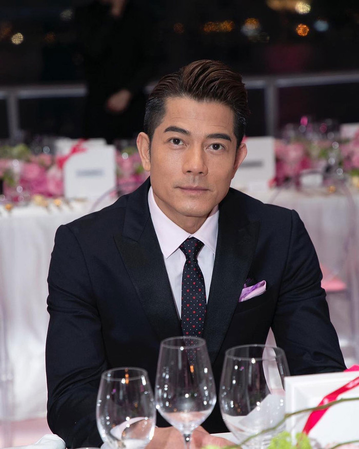 'Thiên Vương' Quách Phú Thành lộ mặt mộc kém sắc khi bị bắt gặp đi mua sắm Ảnh 2