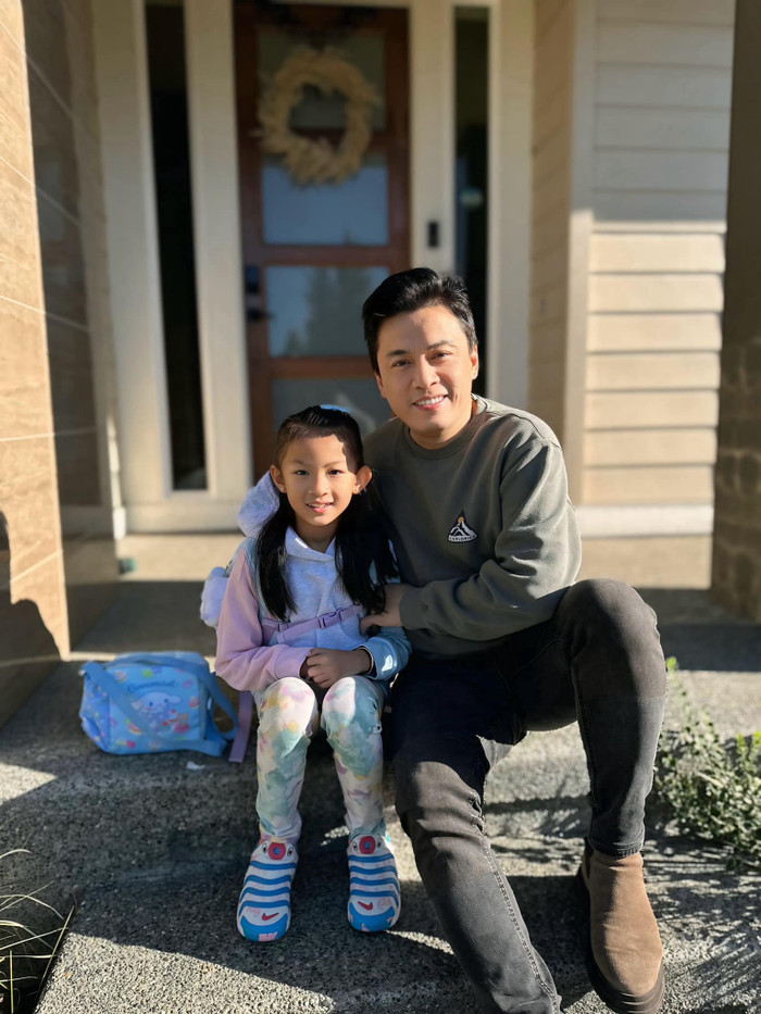 Lam Trường đưa con gái đi học mỗi khi lịch trình biểu diễn không quá dày đặc.