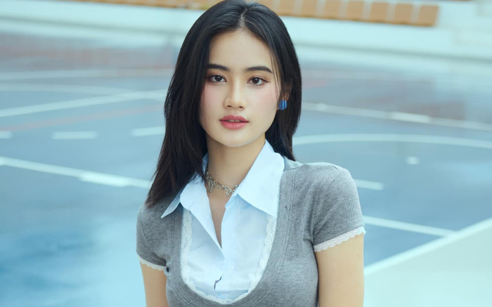 Ý Nhi hóa 'nữ sinh ngây thơ', khoe vẻ đẹp trong trẻo Ảnh 2