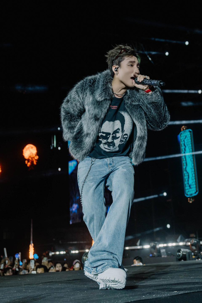 Outfit của Sơn Tùng trong buổi biểu diễn âm nhạc tối ngày 5/10.