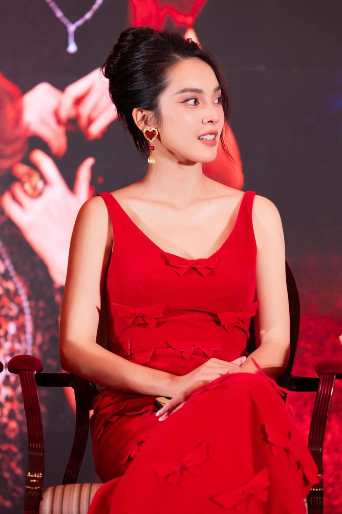 Quỳnh Lương khoe sắc vóc ngày một thăng hạng ở sự kiện mới đây.