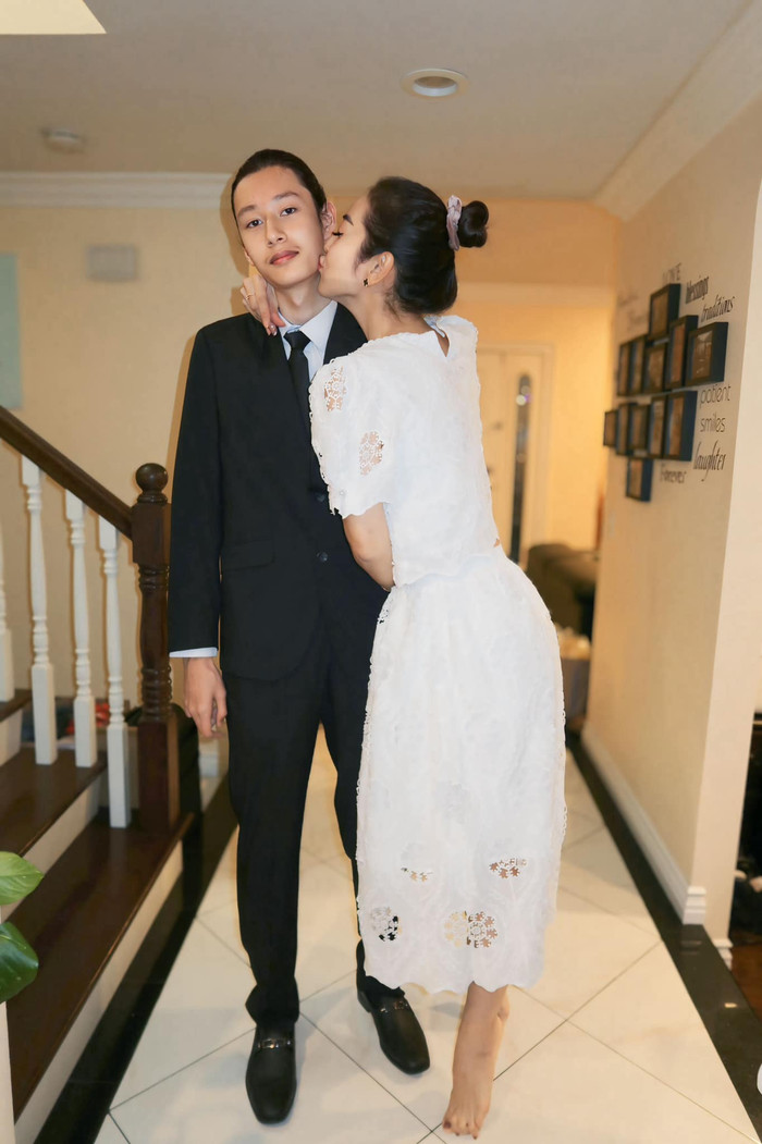 Con trai của Hoa hậu Jennifer Phạm đã cao 1,9m. 