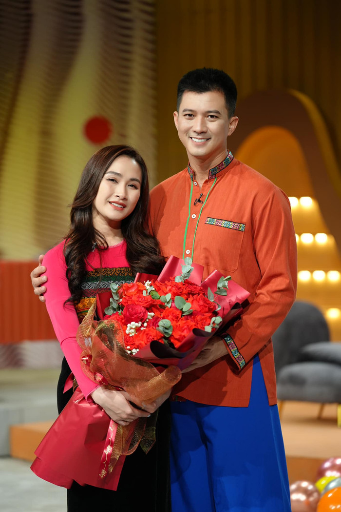 Hà Việt Dũng hạnh phúc bên bà xã kém 6 tuổi