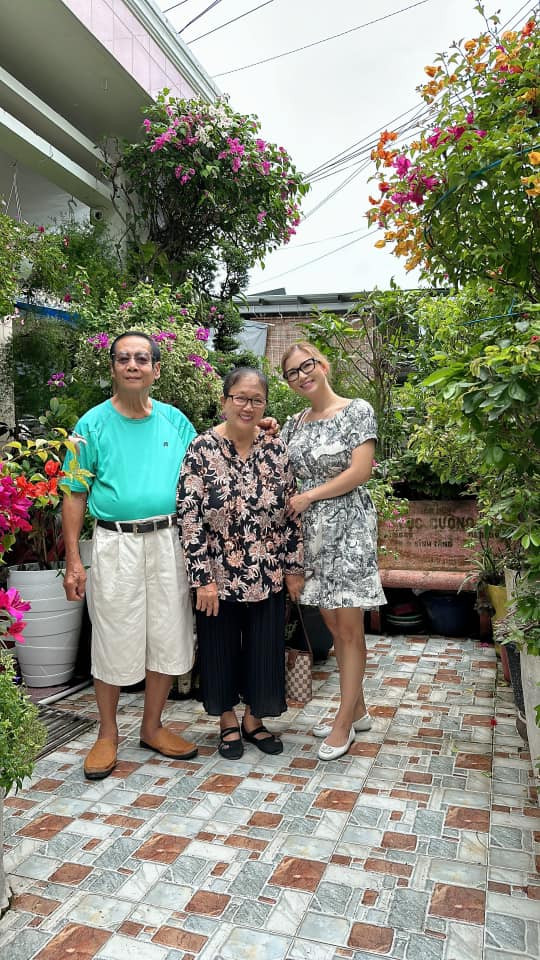 Gần đây, Phạm Thanh Thảo đến thăm bố mẹ của Vân Quang Long ở Đồng Tháp. 