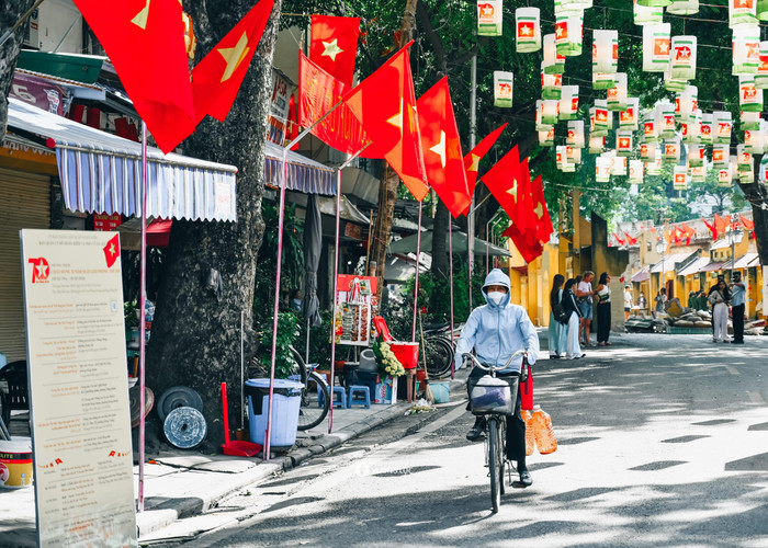Mỗi con đường, góc phố đều rộn ràng, phản ánh niềm tin, lòng tự hào của người dân Thủ đô trong dịp lễ đặc biệt này.