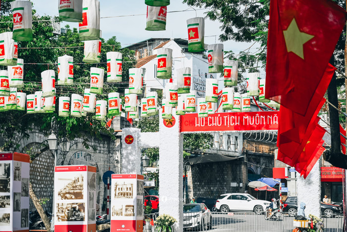 Không gian Bích họa Phùng Hưng diễn ra chương trình trưng bày 'Ký ức Hà Nội - 70 năm'.