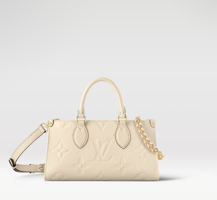 Mẫu túi xách này đến từ 'nhà mốt' đình đám của Pháp, có mức giá gần 100 triệu đồng.