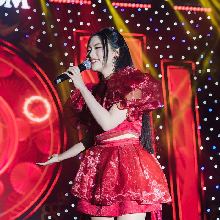 Phương Mỹ Chi lần đầu hát chay ca khúc mới, có hay như thu âm? Ảnh 1