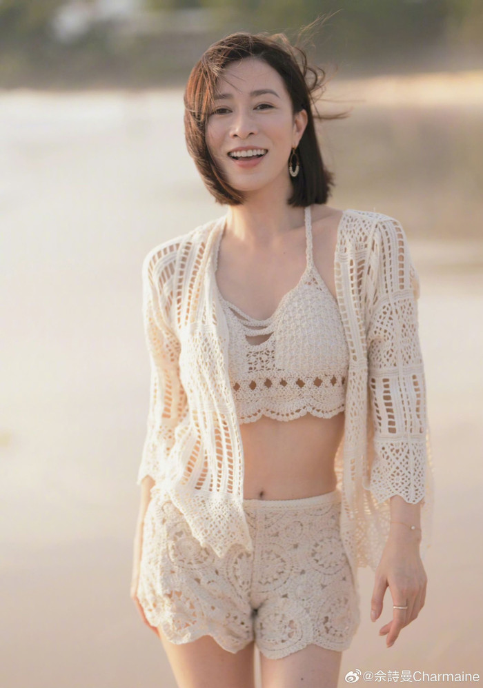 Ở ngưỡng tuổi 50, Xa Thi Mạn vẫn giữ được sự trẻ trung và đặc biệt là vóc dáng hoàn hảo.