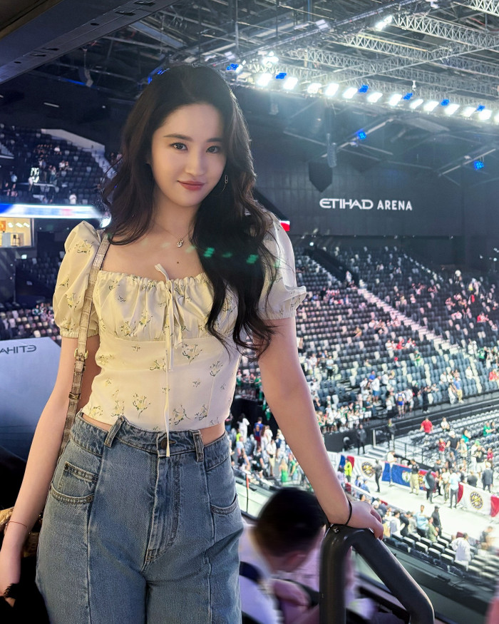 Lưu Diệc Phi đơn giản nhưng lại gây bão khắp cõi mạng.