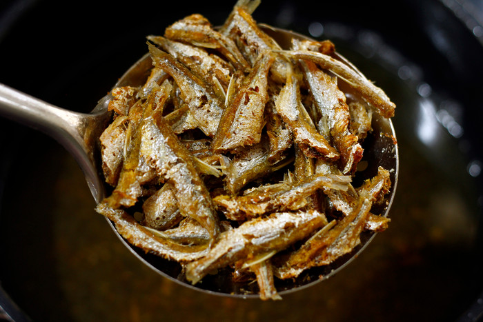 Đặc sản cá thầu dầu chiên giòn.