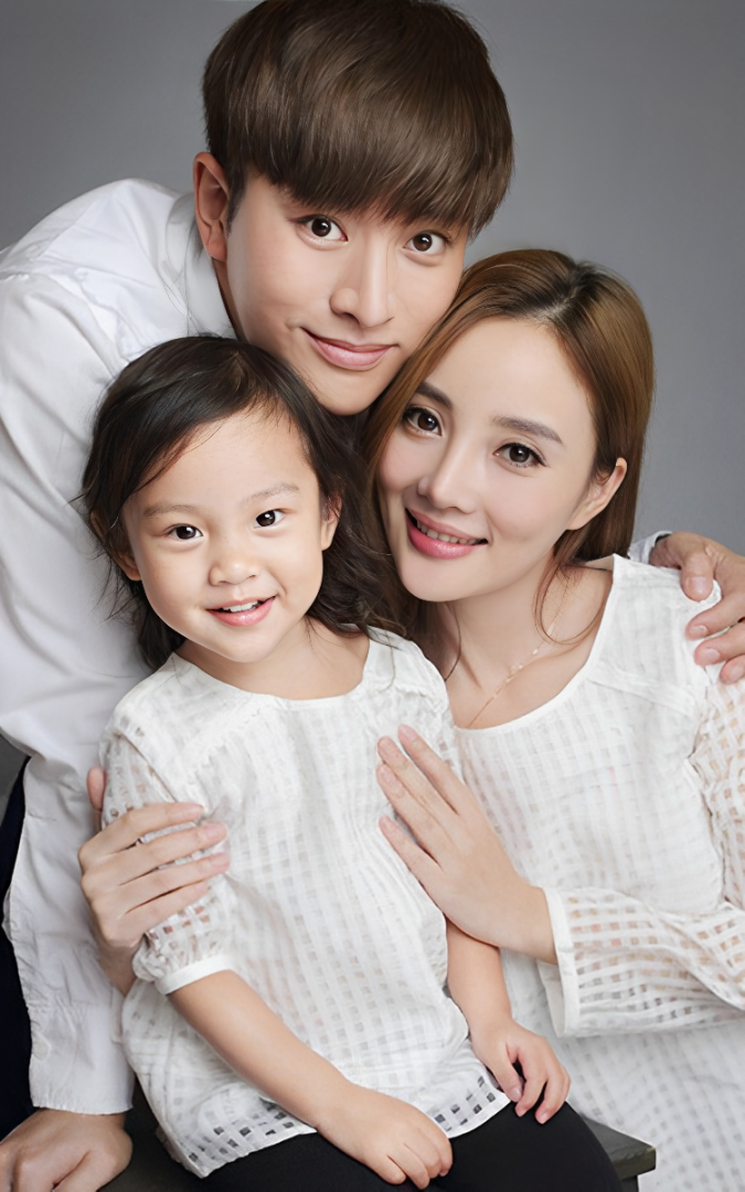 Gia đình hạnh phúc của Lý Tiểu Lộ - Giả Nãi Lượng trước biến cố.