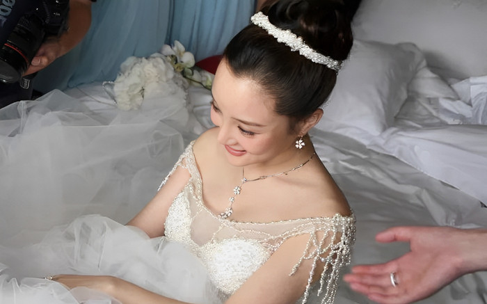 Nữ diễn viên lộ clip ngoại tình với bạn thân của chồng, con gái bị bạn học bắt nạt vì scandal của mẹ Ảnh 2