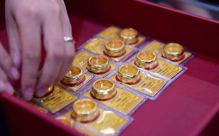 Giá vàng hôm nay (8/10): Vàng nhẫn tiếp tục gây bất ngờ Ảnh 2