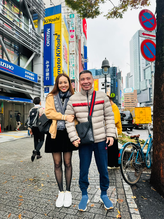 Vợ Công Lý - Ngọc Hà luôn là người bên cạnh chăm sóc chồng thời gian khó khăn vừa qua.