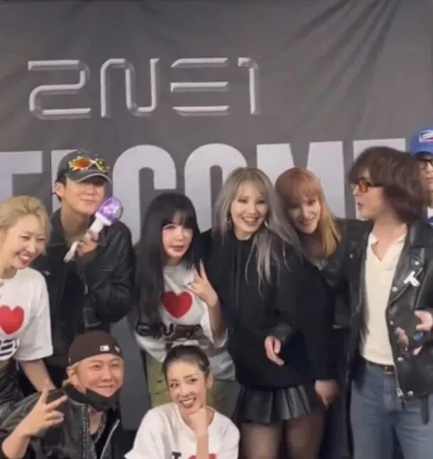 Jennie tránh mặt G-Dragon tại concert của 2NE1? Ảnh 1