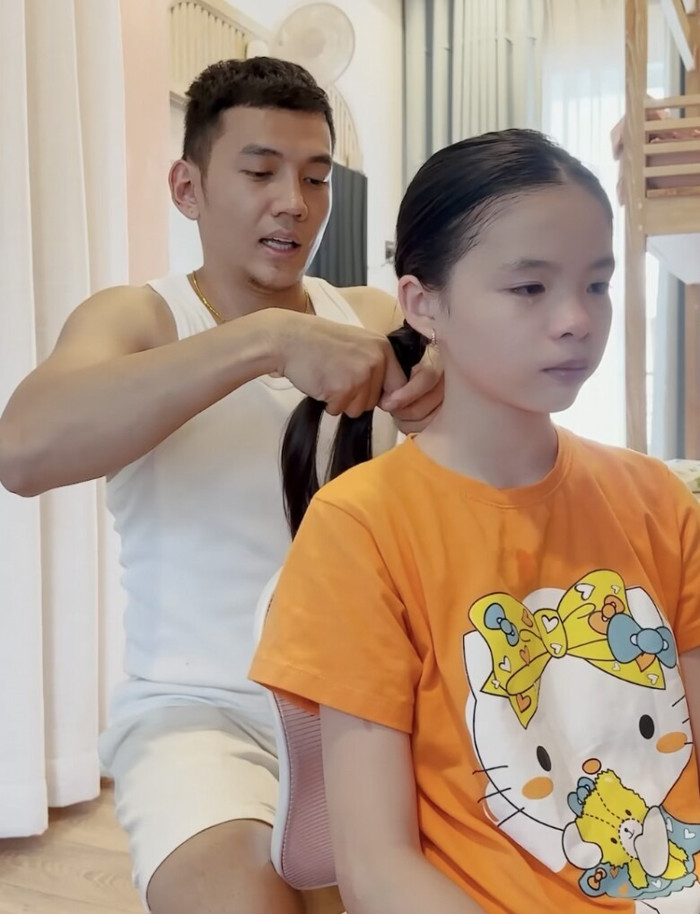 Lý Bình thương con riêng của Phương Trinh Jolie như con ruột. 