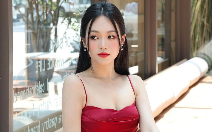 Bộ sưu tập hàng hiệu trăm triệu đồng của Á hậu kín tiếng nhất làng nhan sắc Việt Ảnh 2