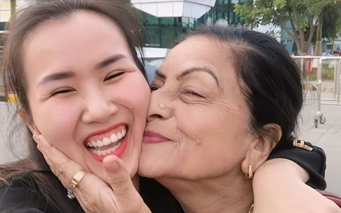 Võ Hạ Trâm sinh con trai, mẹ chồng Ấn Độ lại vắng mặt vì điều gì? Ảnh 2