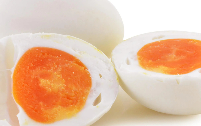 Người đàn ông Trung Quốc phát hiện trứng hết hạn khi đi siêu thị - Ảnh minh hoạ.