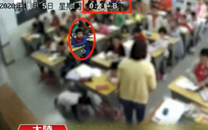 Bé trai giơ tay cầu cứu 7 lần trong lớp nhưng bị giáo viên phớt lờ, bi kịch đau lòng xảy ra Ảnh 2