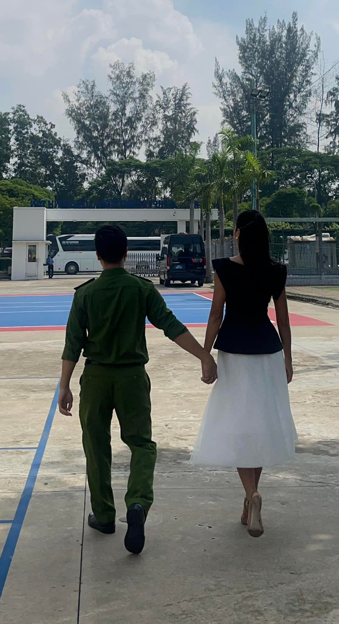 Showbiz 8/10: H'Hen Niê hiện vẫn giữ im lặng về tấm hình trên. Ảnh: FBNV