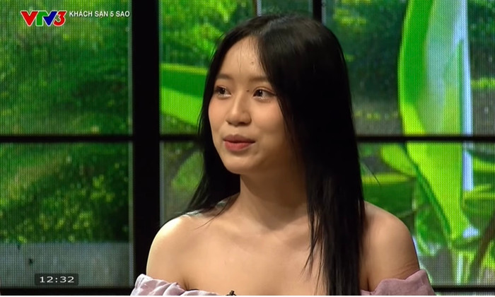 Khánh Vy - ái nữ xinh đẹp của Hồng Sơn lần đầu xuất hiện, chia sẻ chuyện bố nghiêm khắc.