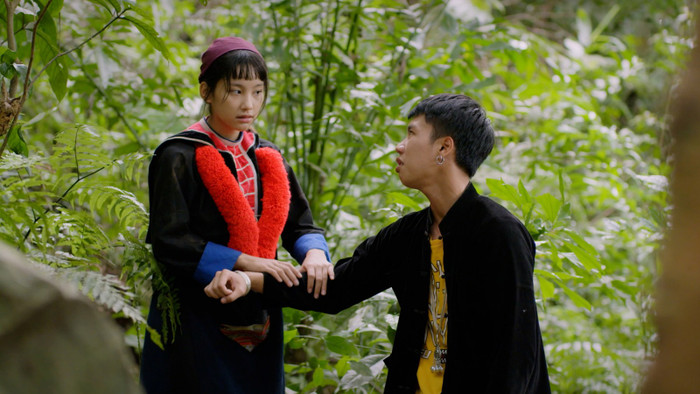 Đi Giữa Trời Rực Rỡ đang bị cho là lệch xa khỏi những tình tiết phim lôi cuốn ban đầu, khiến người xem ngán ngẩm.