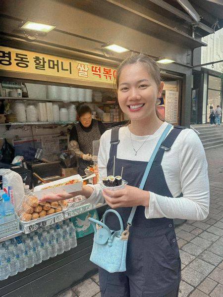 Ánh Viên rạng rỡ trong ngày thưởng lãm Hàn Quốc.