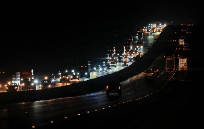 Giao thông đông đúc di chuyển về phía bắc trên đường liên bang 75 khi người dân di tản khỏi khu vực Vịnh Tampa trước khi bão Milton đổ bộ.