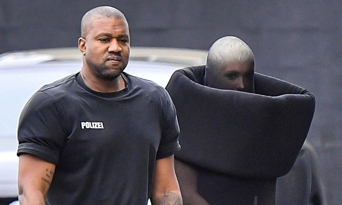 Gu ăn mặc được cho là lập dị hơn cả vợ trước - Kim Kardashian của Bianca Censori - vợ mới Kanye West.