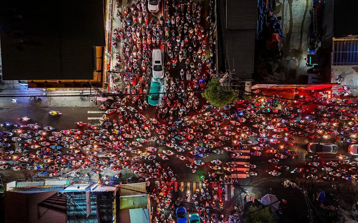 TPHCM: Bình Thạnh kẹt cứng đường sau mưa lớn Ảnh 2