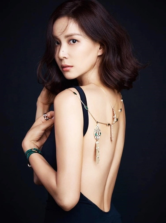 Nữ diễn viên sở hữu vẻ ngoài xinh đẹp, vóc dáng thon thả.