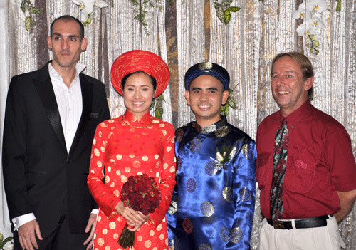 Đức Trí kết hôn hồi 2010. Hiện anh có hôn nhân viên mãn. Bà xã của nam nhạc sĩ không ghen với quá khứ của chồng.