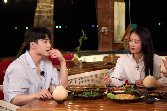 Minuk lộ rõ sự căng thẳng khi hẹn hò 'tay ba' cùng Bùi Khánh Linh và Mạnh Kiên