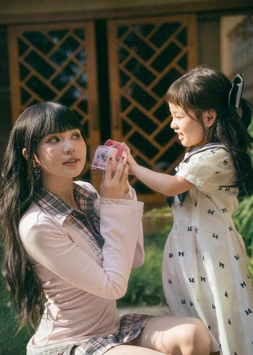 Ngọc Trinh chu cấp đầy đủ cho con gái nuôi.