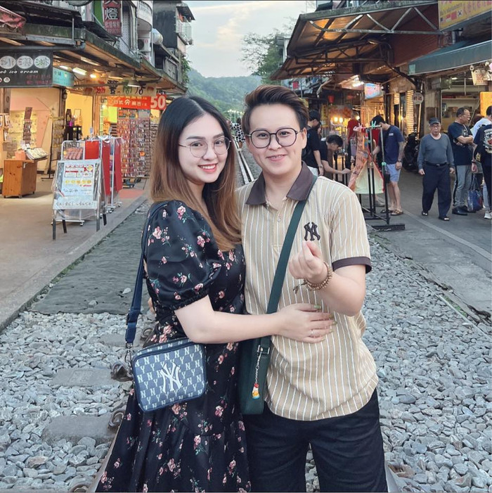 Thiện Nhân và bạn tình đồng giới. 